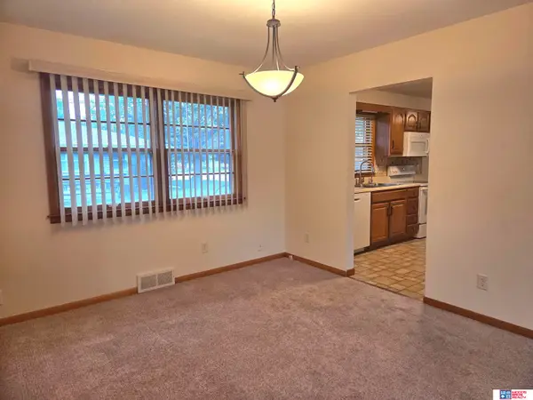1724 William Drive, Beatrice, NE 68310
