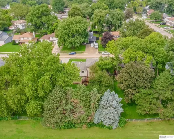 5815 S 104th Avenue, Omaha, NE 68127