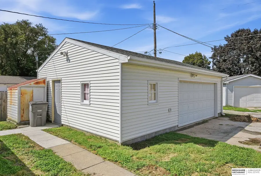 1904 Avenue B, Council Bluffs, IA 51501 - #2