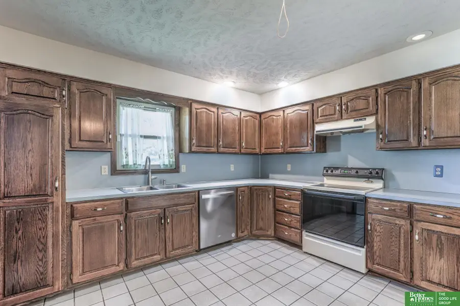 3412 Leawood Drive, Bellevue, NE 68123 - #3