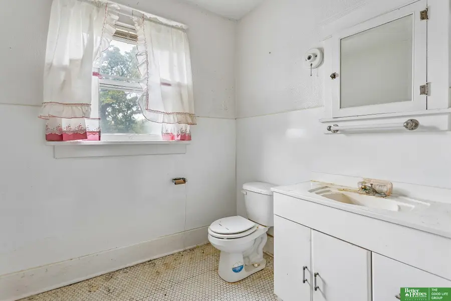 109 S Davis Avenue, Oakland, NE 68045 - #2