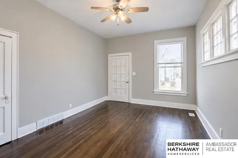 4915 Davenport Street, Omaha, NE 68132 - #1