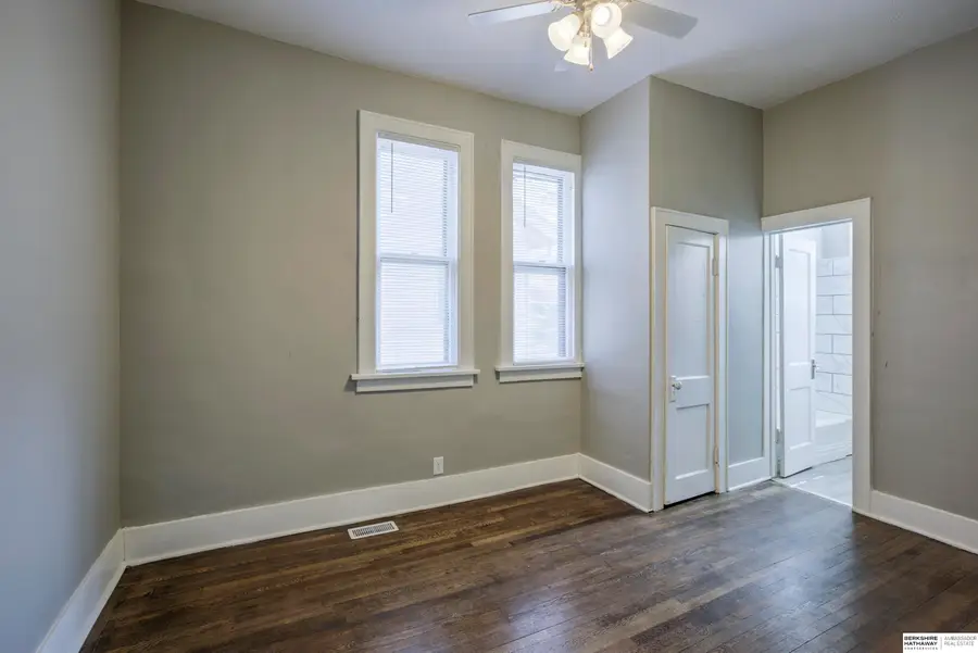 4915 Davenport Street, Omaha, NE 68132 - #2