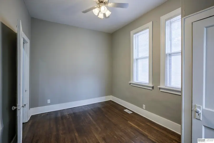 4915 Davenport Street, Omaha, NE 68132 - #3