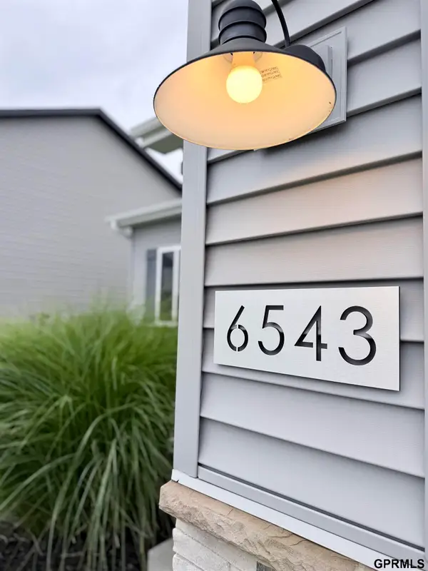 6543 SW 8th Street, Lincoln, NE 68523