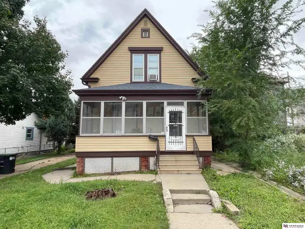 1006 S 25th Street, Omaha, NE 68105