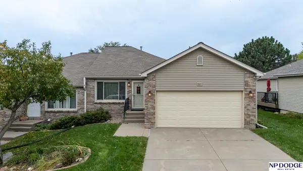 901 Phillips Drive, Lincoln, NE 68521