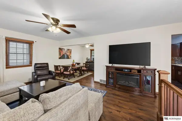 7123 Wood Lane Drive, La Vista, NE 68128