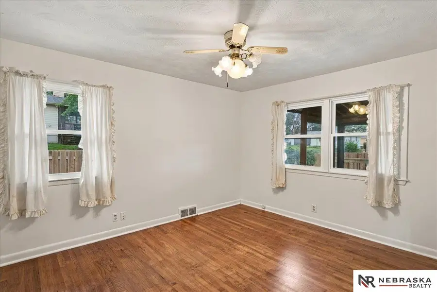 1009 S Madison Street, Papillion, NE 68046 - #2