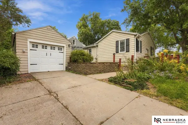 5941 Gillan Road, Lincoln, NE 68505
