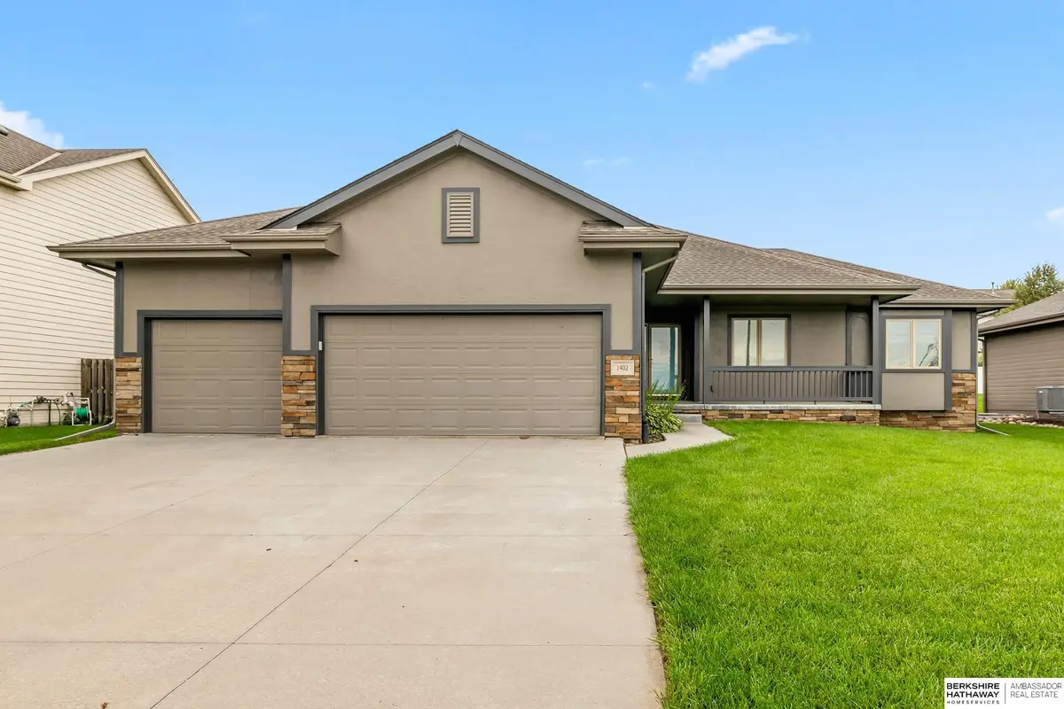 1402 N 180th Avenue, Elkhorn, NE 68022 - #1
