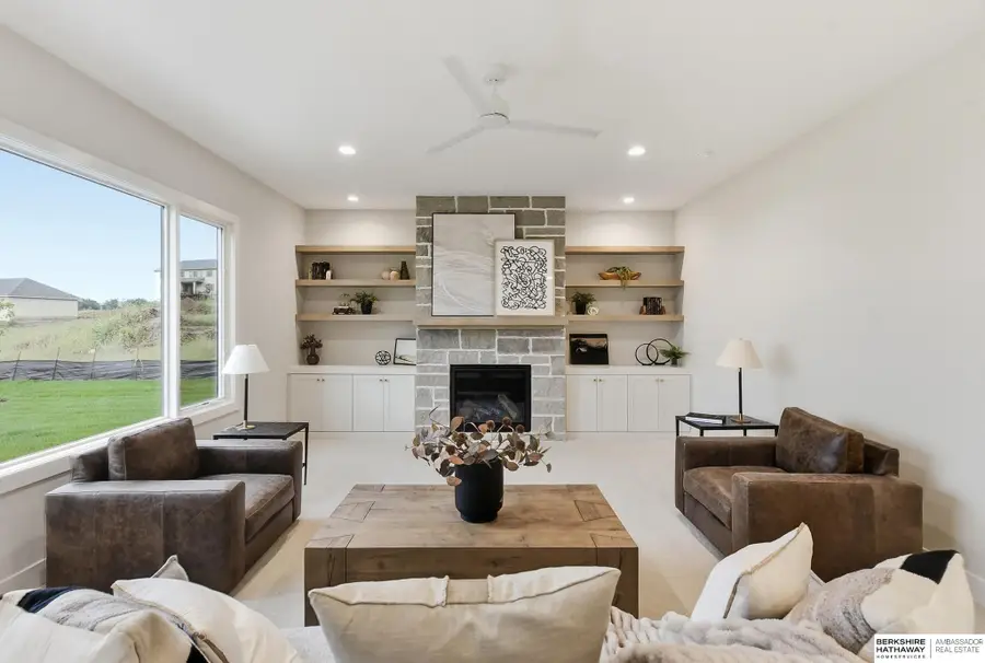 9911 Cimarron Street, Papillion, NE 68046 - #2