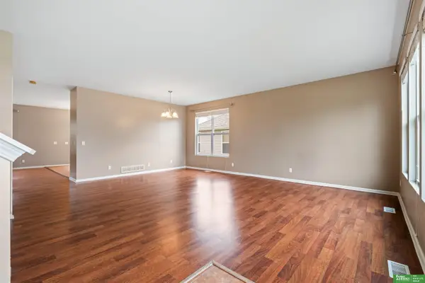 2410 S River Rock Drive, Papillion, NE 68046