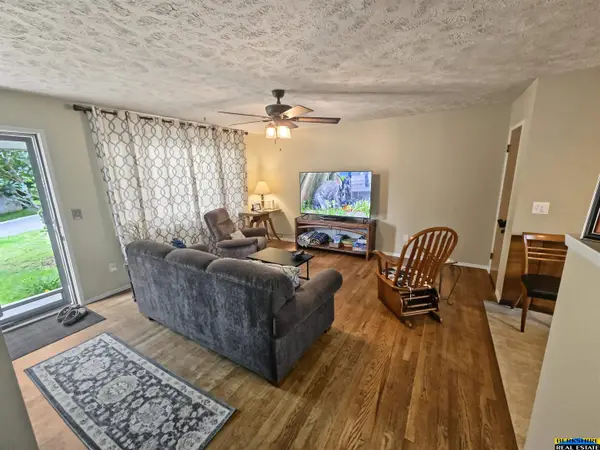 538 E 4th Street, Papillion, NE 68046