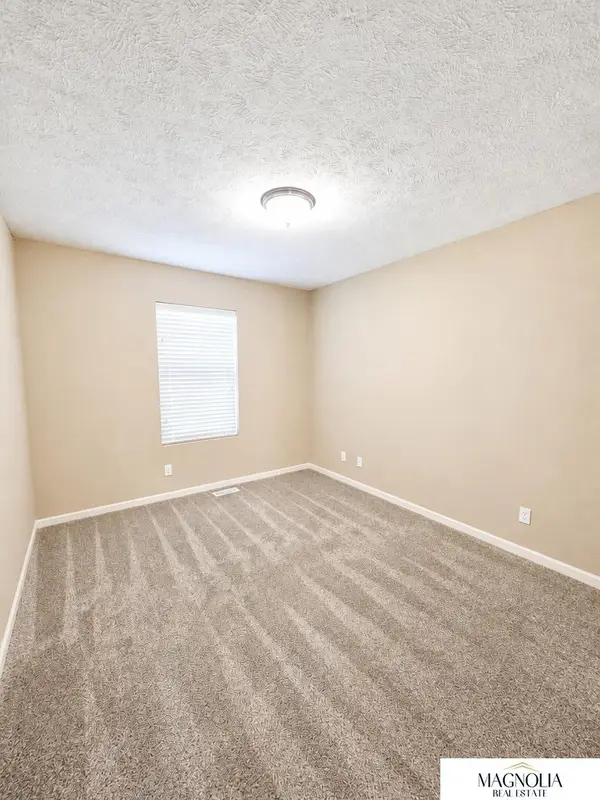 19501 T Street, Omaha, NE 68135