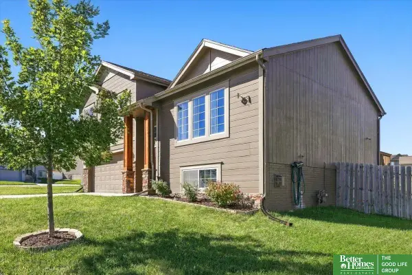 14320 Tregaron Drive, Bellevue, NE 68123