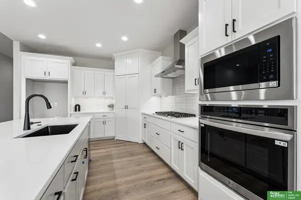 12359 Windsor Drive, Papillion, NE 68046