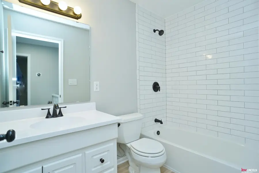 431 Driftwood Drive, Lincoln, NE 68510 - #2