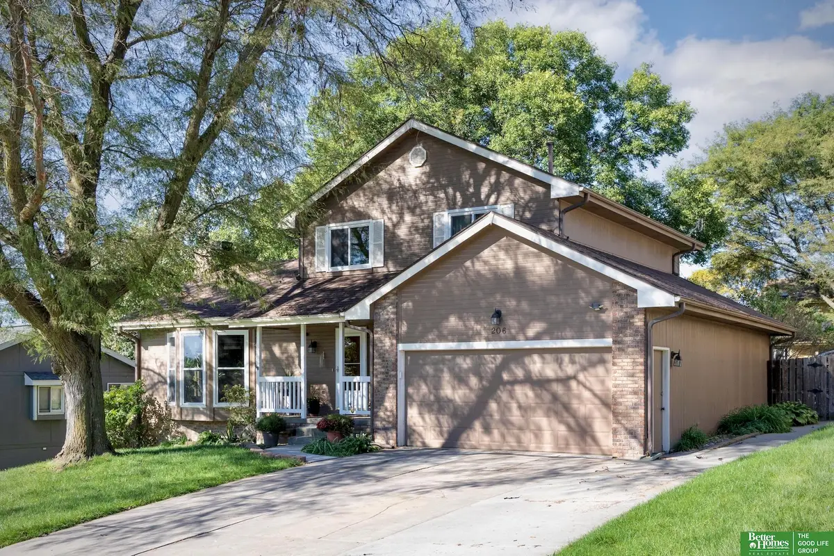 206 Summerset Drive, Papillion, NE 68133 - #1