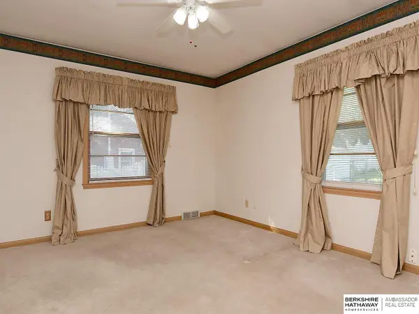 1102 S 62nd Street, Omaha, NE 68106