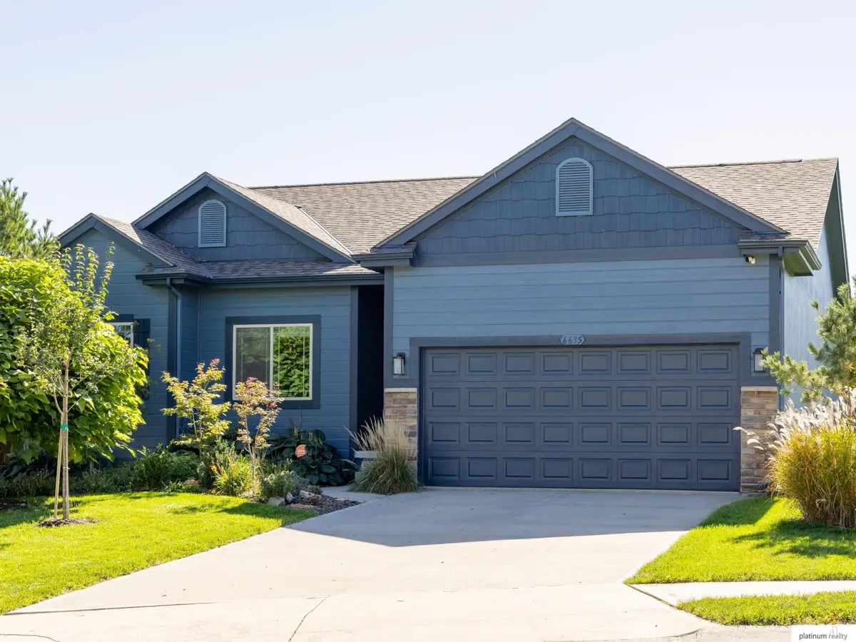 6635 Michael Circle, Papillion, NE 68133 - #1