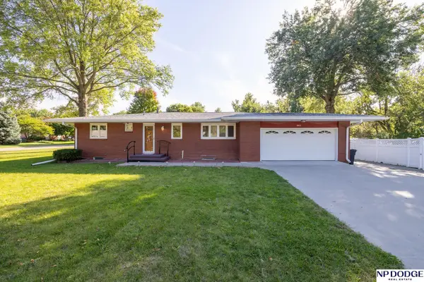 8011 N Hazelwood Drive, Lincoln, NE 68510