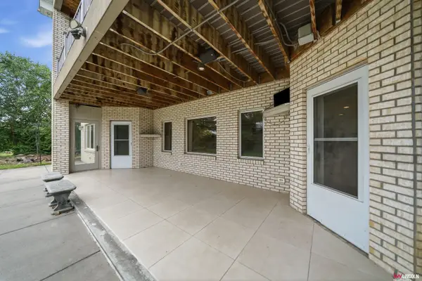 2555 Southview Circle, Lincoln, NE 68512