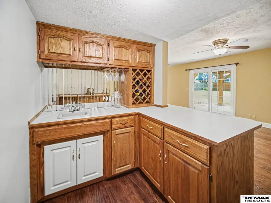 815 Gayle Street, Papillion, NE 68046 - #2