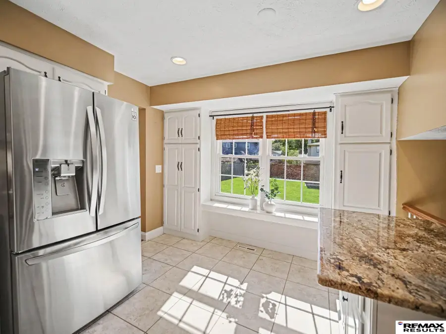815 Gayle Street, Papillion, NE 68046 - #3