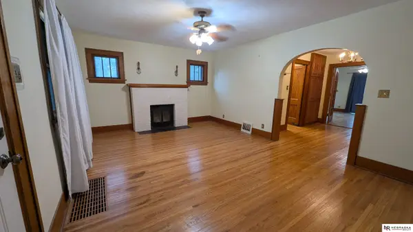 2424 S 33rd Street, Lincoln, NE 68506