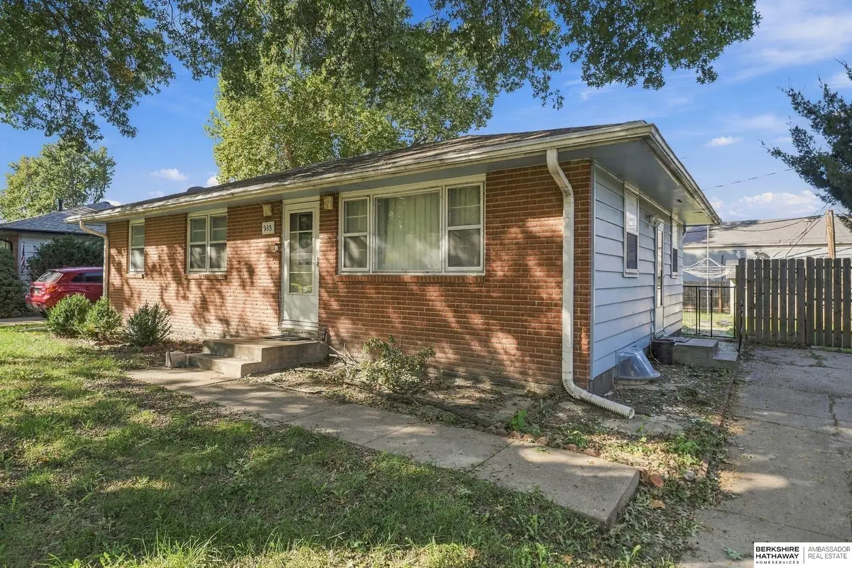 935 Hollywood Avenue, Lincoln, NE 68504 - #1