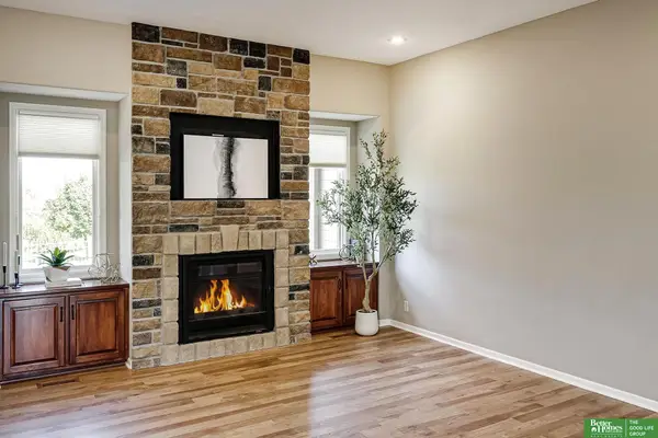 19218 Pasadena Circle, Omaha, NE 68130