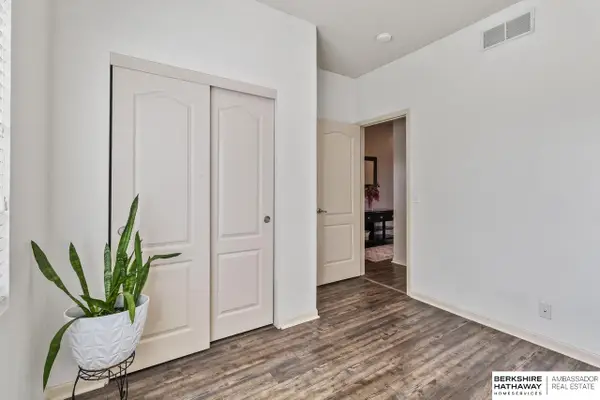 13806 Clearwater Drive, Papillion, NE 68133