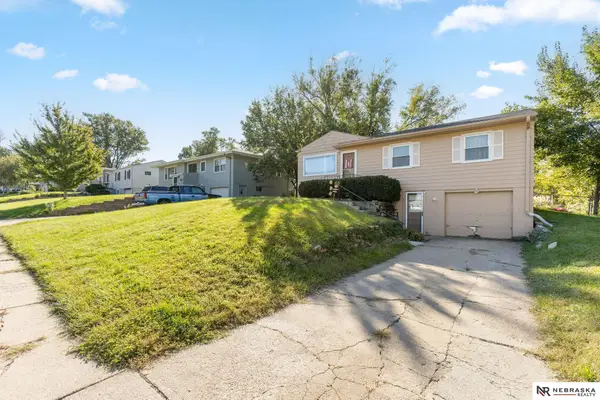 427 Highland Drive, Gretna, NE 68028