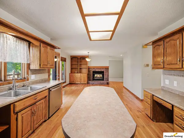 1016 Tekamah Lane, Papillion, NE 68046
