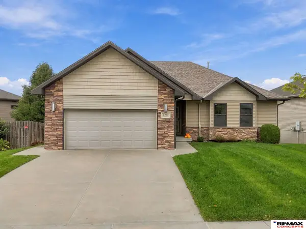 7390 Yankee Woods Drive, Lincoln, NE 68516
