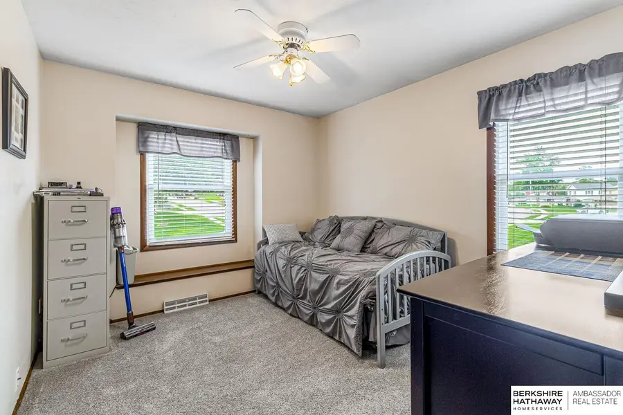 705 Hogan Drive, Papillion, NE 68046 - #2