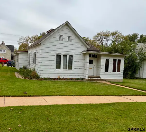 916 7th Street, Fairbury, NE 68352
