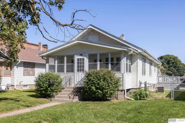 8215 N 30th Street, Omaha, NE 68112