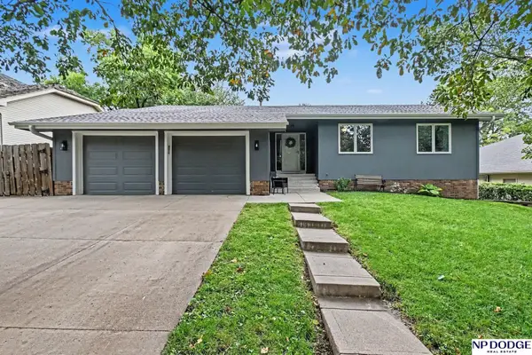 15827 Leavenworth Street, Omaha, NE 68118