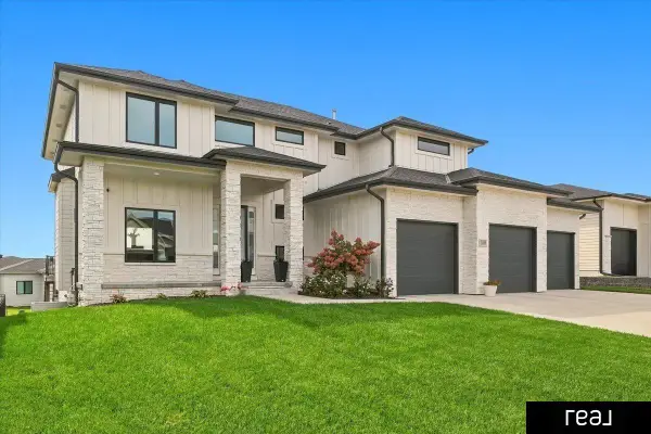 21103 Atwood Avenue, Elkhorn, NE 68022