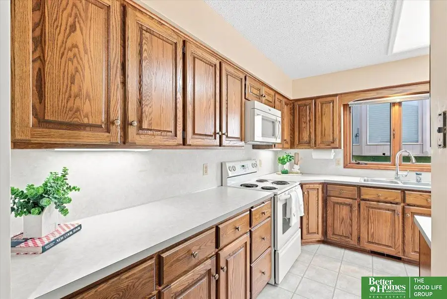 1858 N 94th Plaza, Omaha, NE 68114 - #3