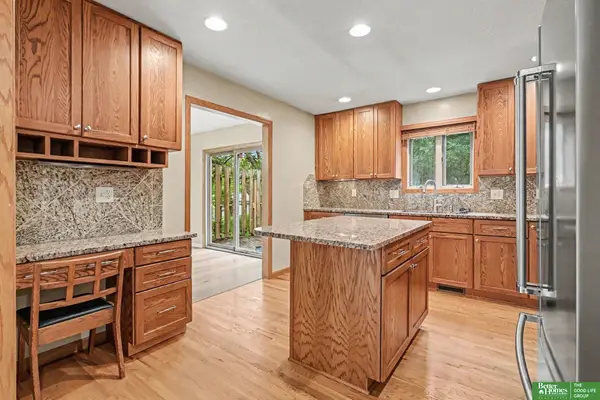 7830 Raven Oaks Drive, Omaha, NE 68152