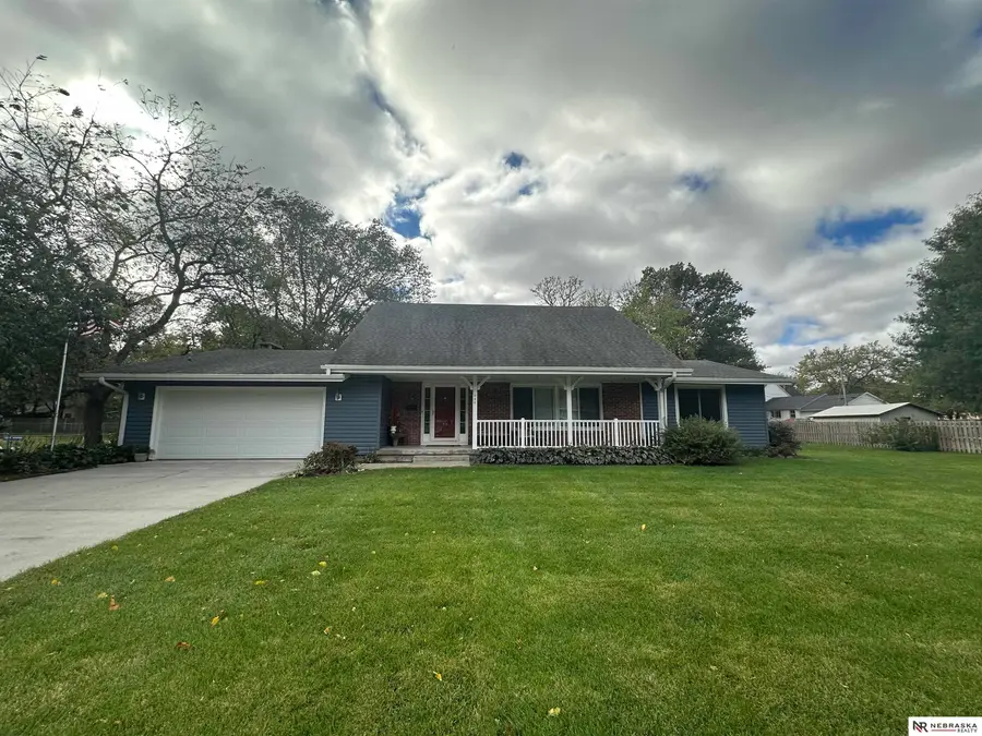 206 E Elm Street, Cedar Bluffs, NE 68015 - #2