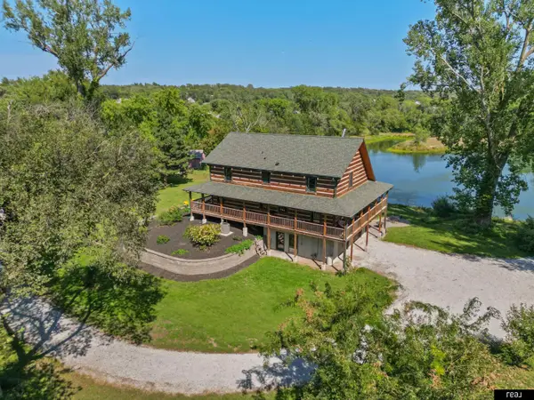 8305 Kauai Drive, Papillion, NE 68046