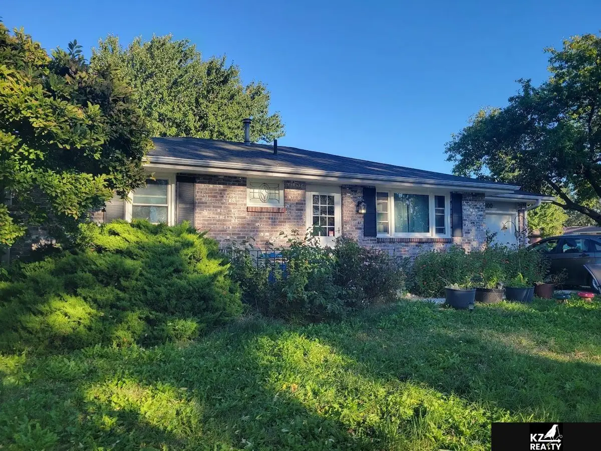 5800 Cedarwood Drive, Lincoln, NE 68506 - #1
