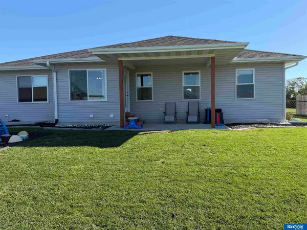 1209 Cottage Park Drive, Aurora, NE 68818