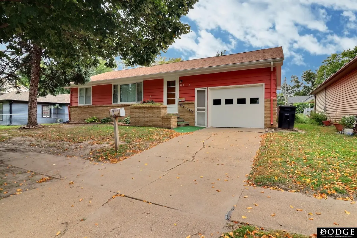 325 E 11th Street, Fremont, NE 68025 - #1