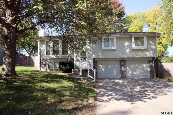 2104 Glenwood Avenue, Papillion, NE 68046