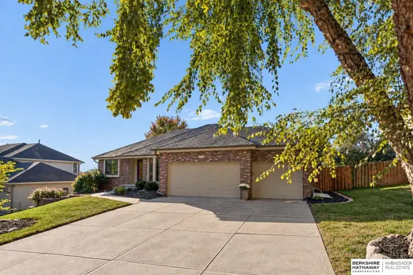 311 Fox Creek Lane, Papillion, NE 68046
